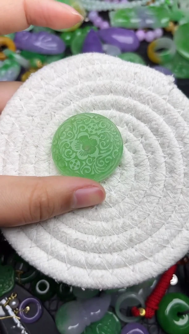 颈饰未镶嵌翡翠缅甸翡翠吊坠