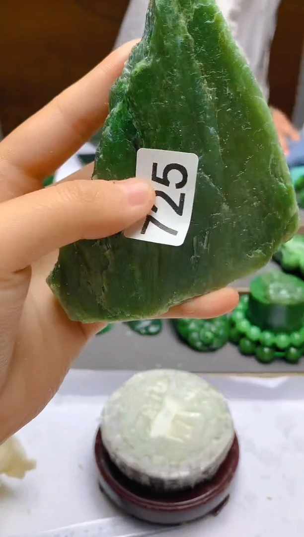 和田玉（碧玉）未镶嵌珠宝半成品1