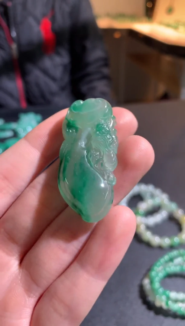 吊坠(不含链)未镶嵌石英质玉（非洲翠）宝宝龙如意