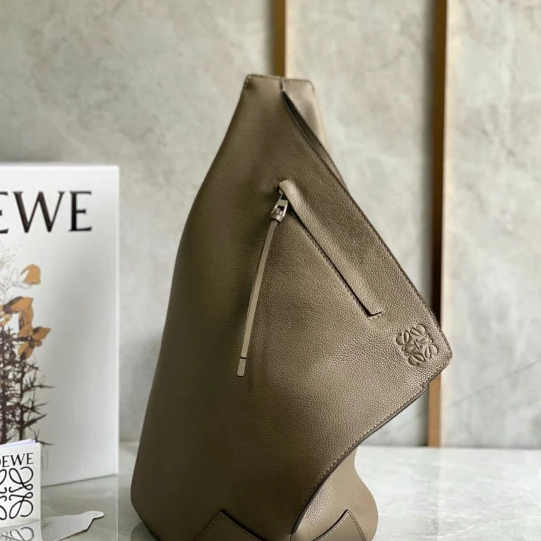 99新 LOEWE/罗意威 罗意威 Anton 斜挎包