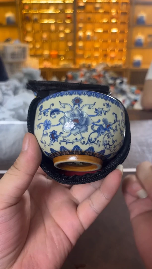 瓷片青花黄汝铜钱杯带包