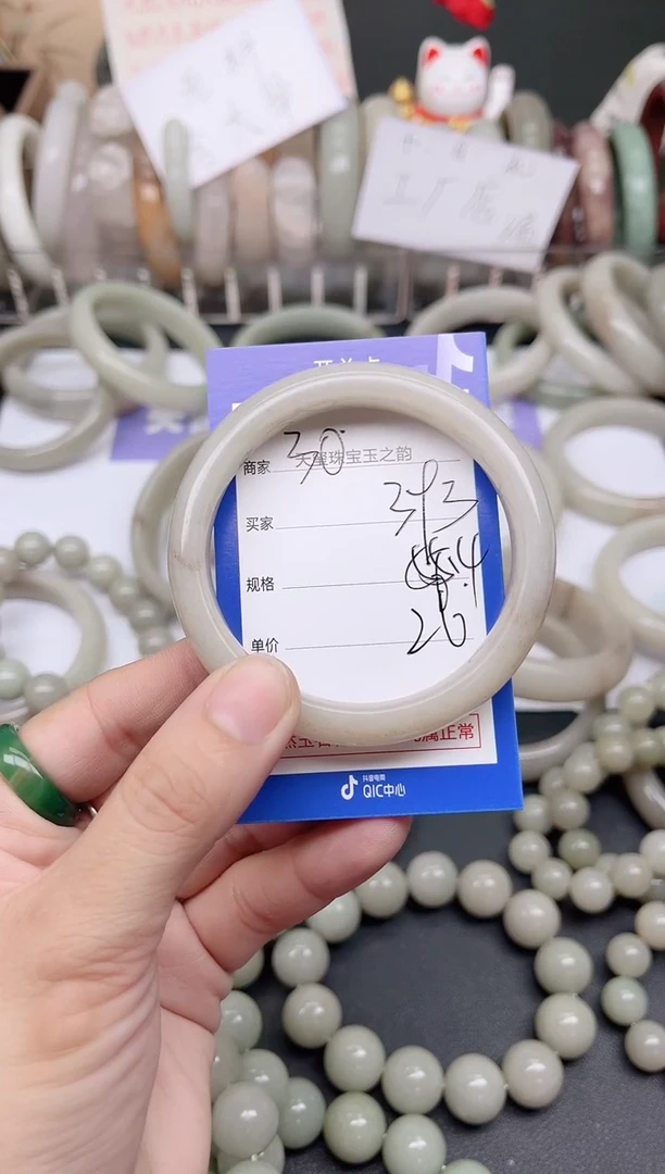 未镶嵌手镯石英质玉393