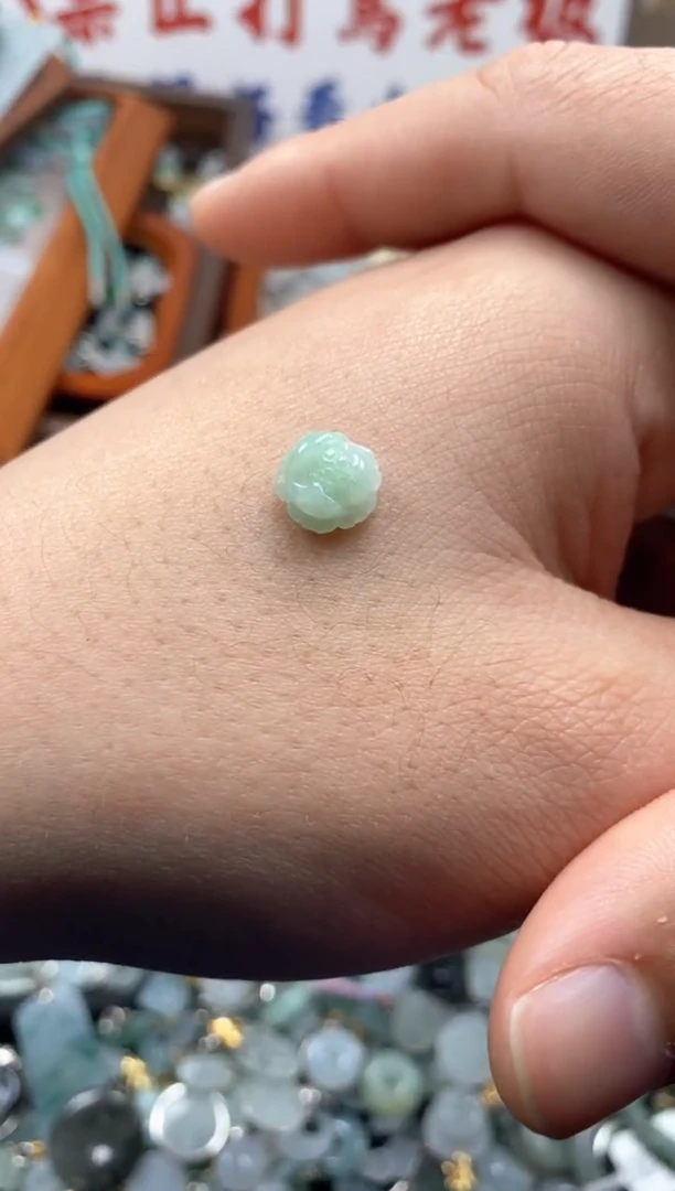 【闪购商品】翡翠颈饰未镶嵌哥哥