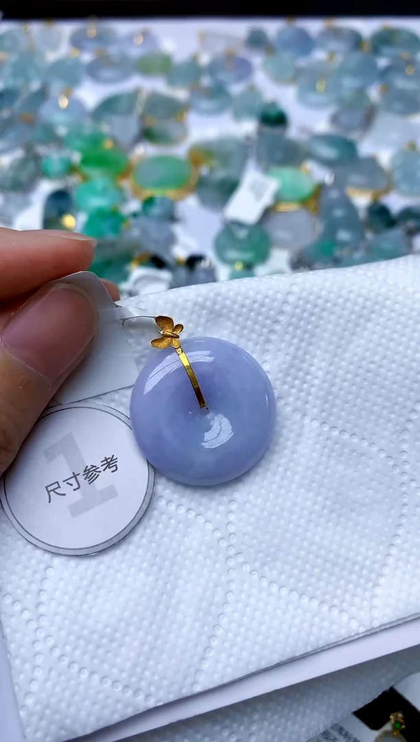 颈饰18K金镶嵌翡翠天然A货翡翠