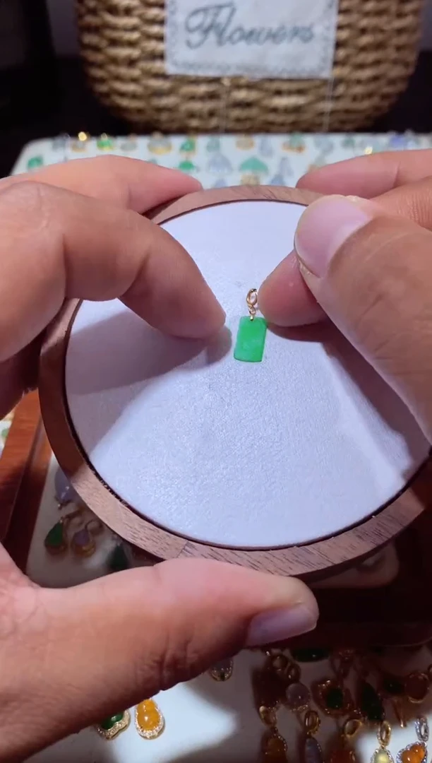 颈饰18K金镶嵌翡翠1111111