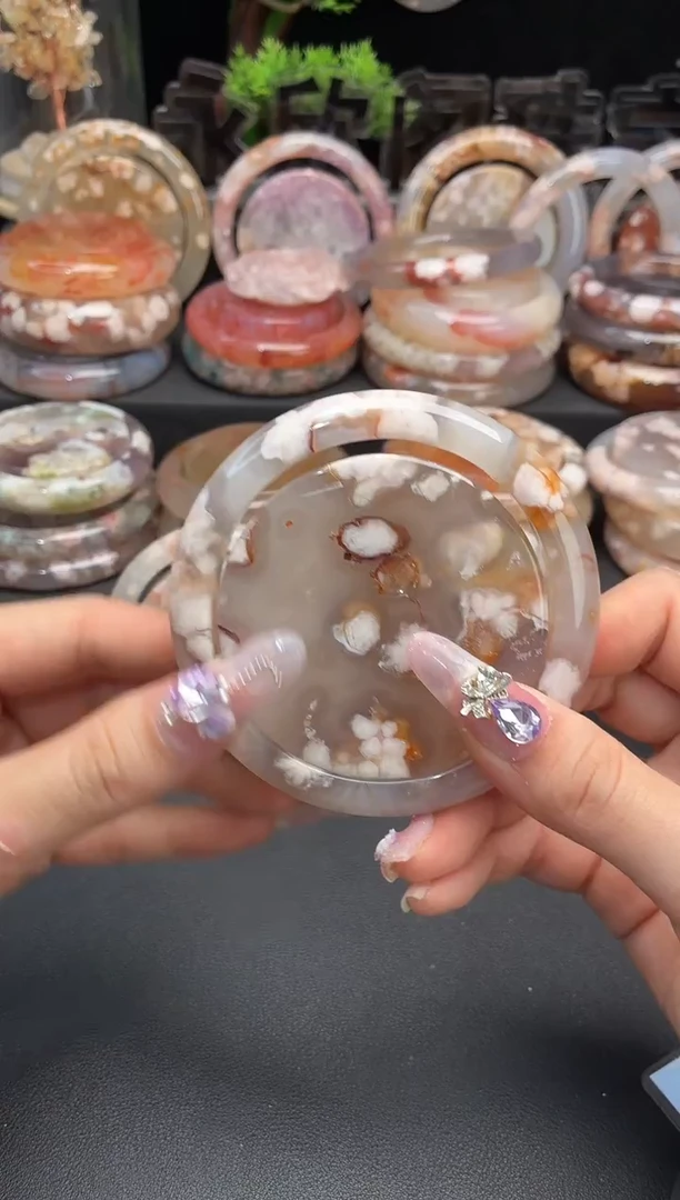 未镶嵌手镯（圆镯）石英质玉64