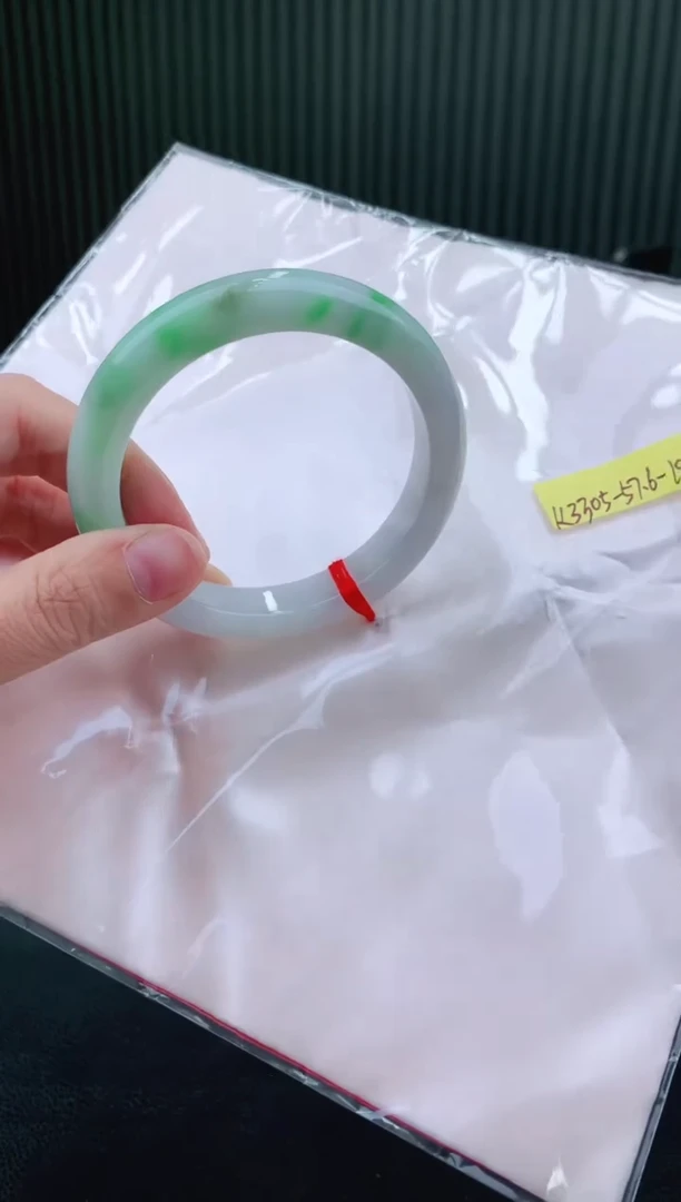 未镶嵌手镯翡翠57+