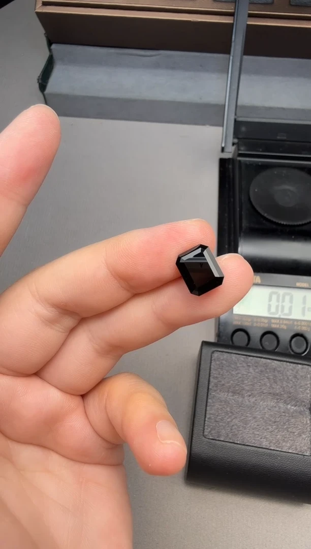 裸石未镶嵌尖晶石黑尖晶4ct-A119-1p