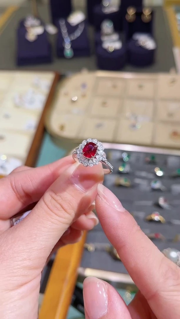 【闪购商品】红宝石戒指18K金镶嵌1.3ct红宝石戒指吊坠