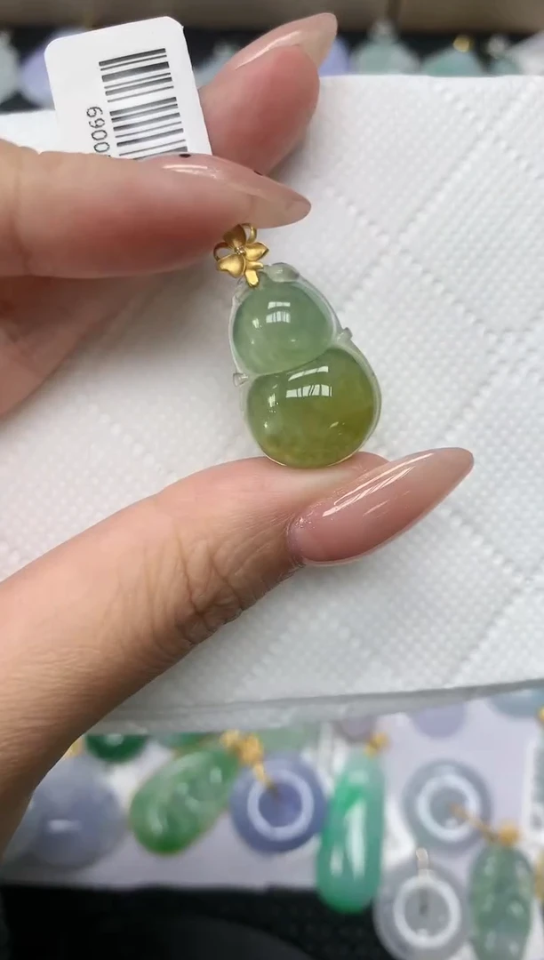 颈饰18K金镶嵌翡翠1111111111