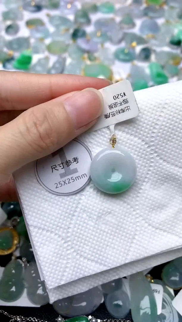 颈饰18K金镶嵌翡翠天然A货翡翠