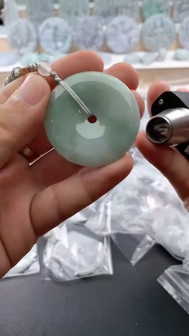 翡翠未镶嵌颈饰..../6/4/ 197