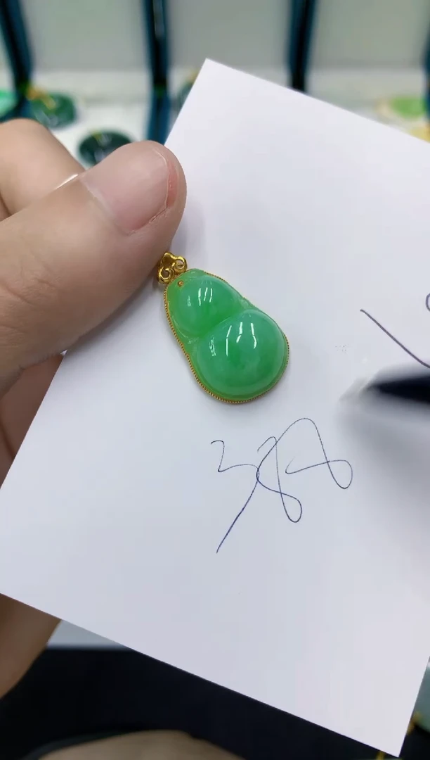 颈饰18K金镶嵌翡翠翡翠