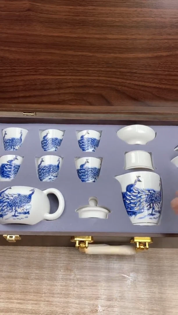 【镇店之宝】孔雀玲珑西施壶羊脂玉