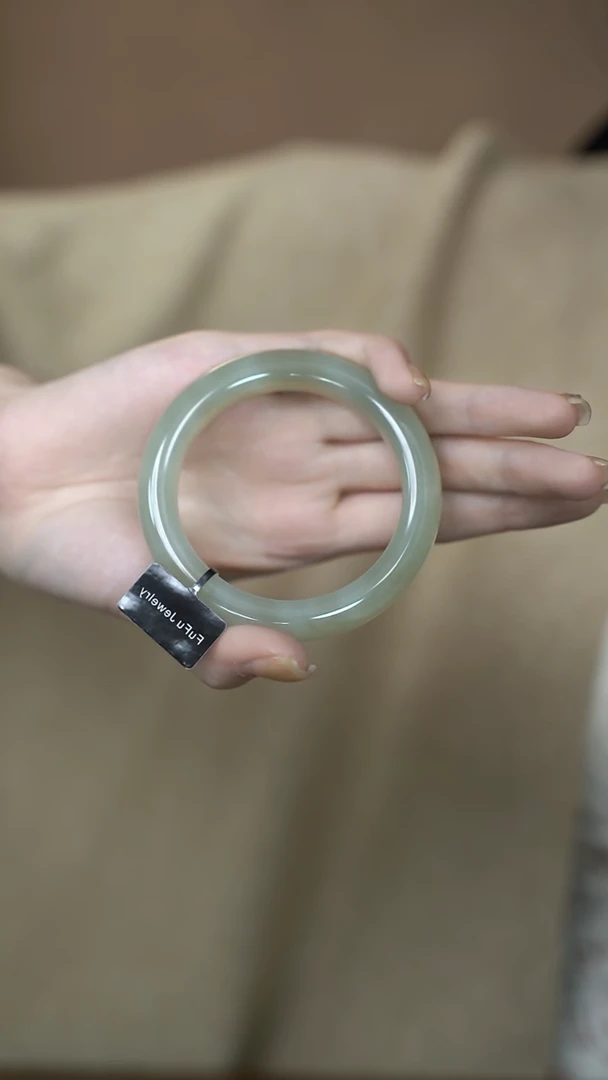 【闪购商品】和田玉手镯未镶嵌如雾57