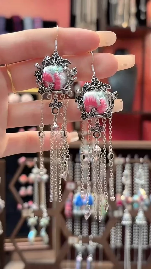 织绣云织谣民族风精美饰品   128