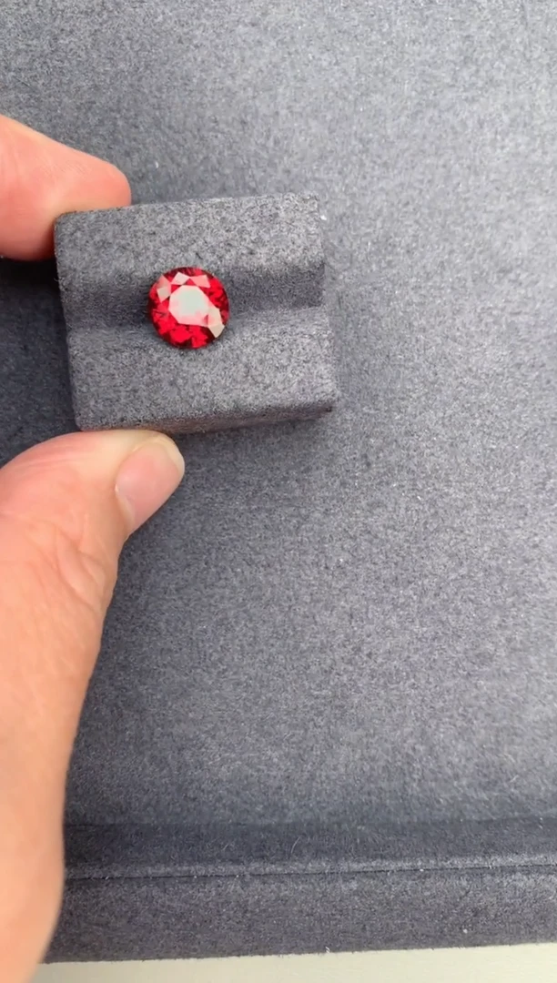 【闪购商品】石榴石裸石未镶嵌2.6ct镁铝榴石