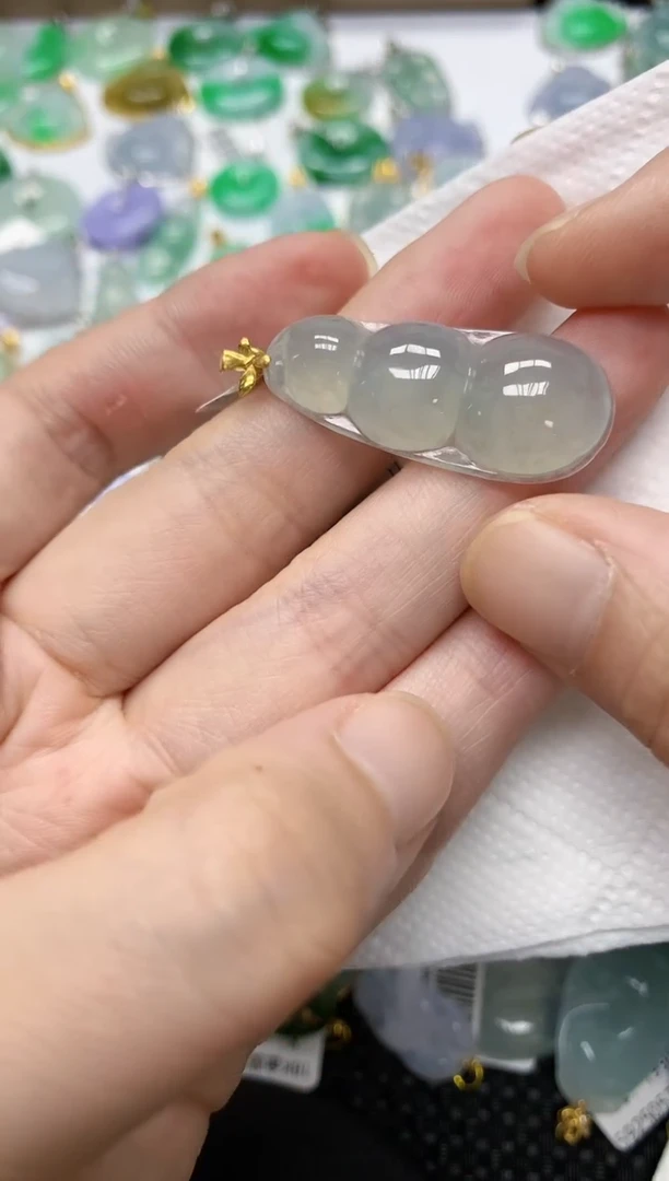 翡翠18K金镶嵌颈饰111111111