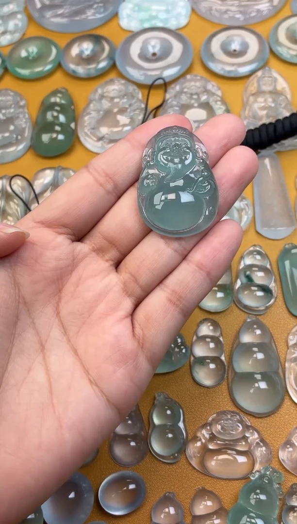 翡翠未镶嵌吊坠(不含链)财神 37.4 26.7 7.6