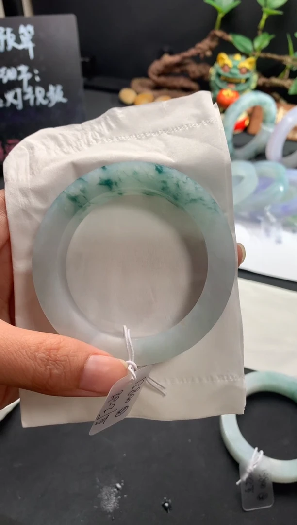 定制翡翠手镯未镶嵌蓝飘花正圈56-57