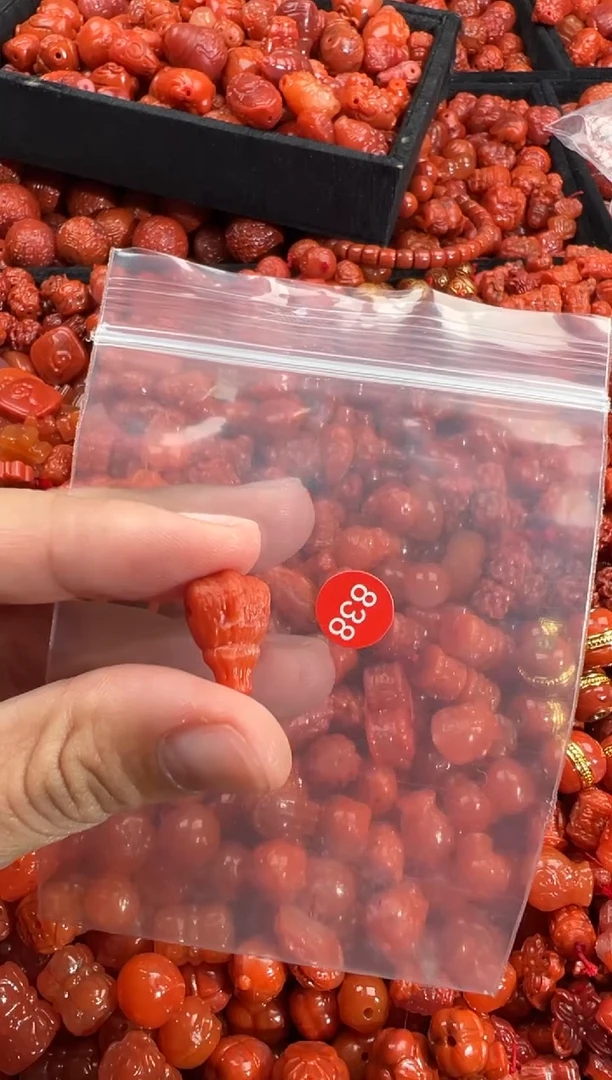 南红玛瑙未镶嵌颈饰1