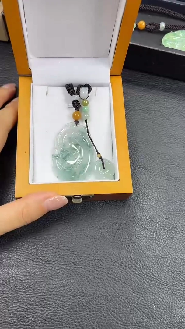 翡翠挂件未镶嵌如意