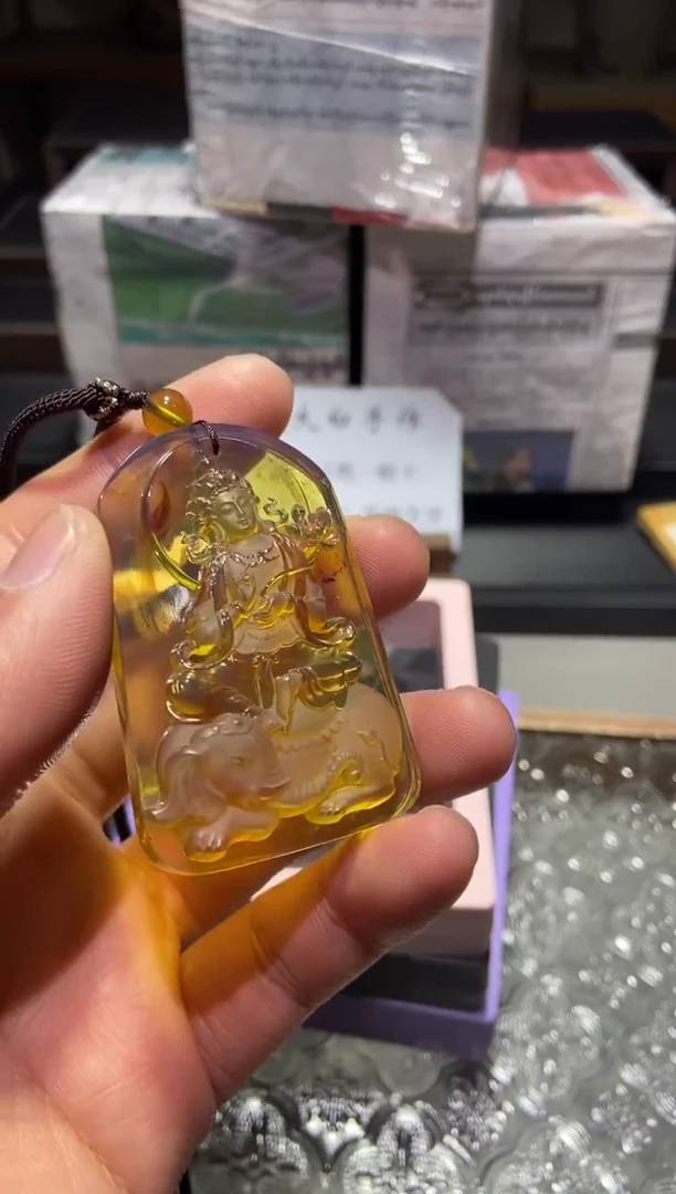 琥珀颈饰未镶嵌普贤菩萨