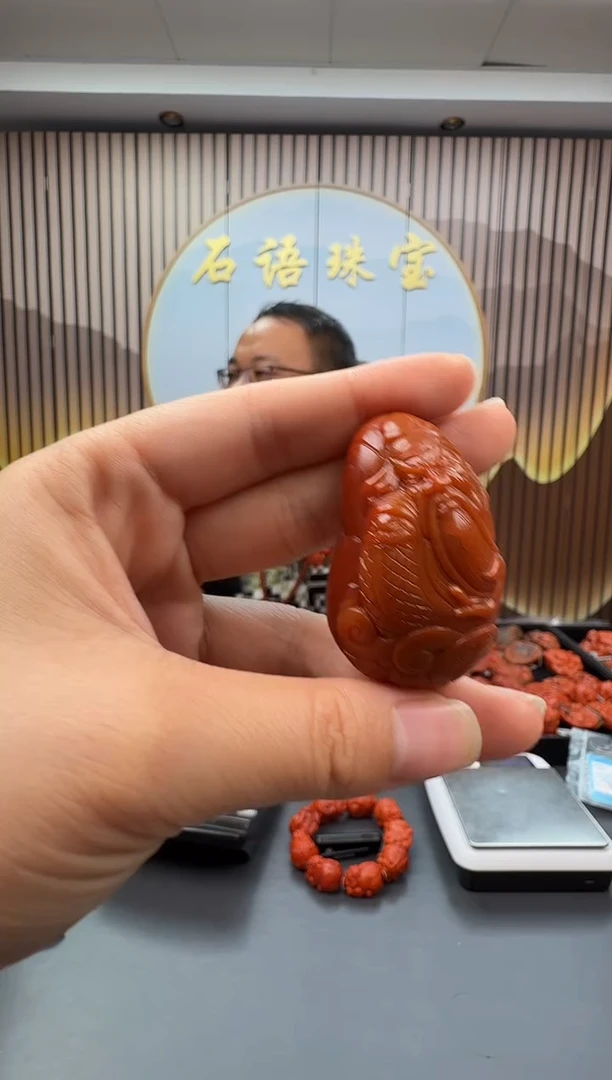 未镶嵌雕刻南红玛瑙110ZB0912产品一个