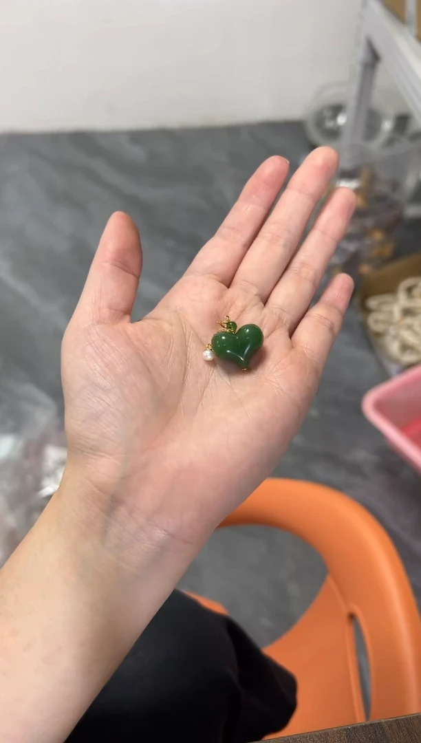 项链银S925镶嵌和田玉和田玉绿屁桃吊坠[多样发其一]