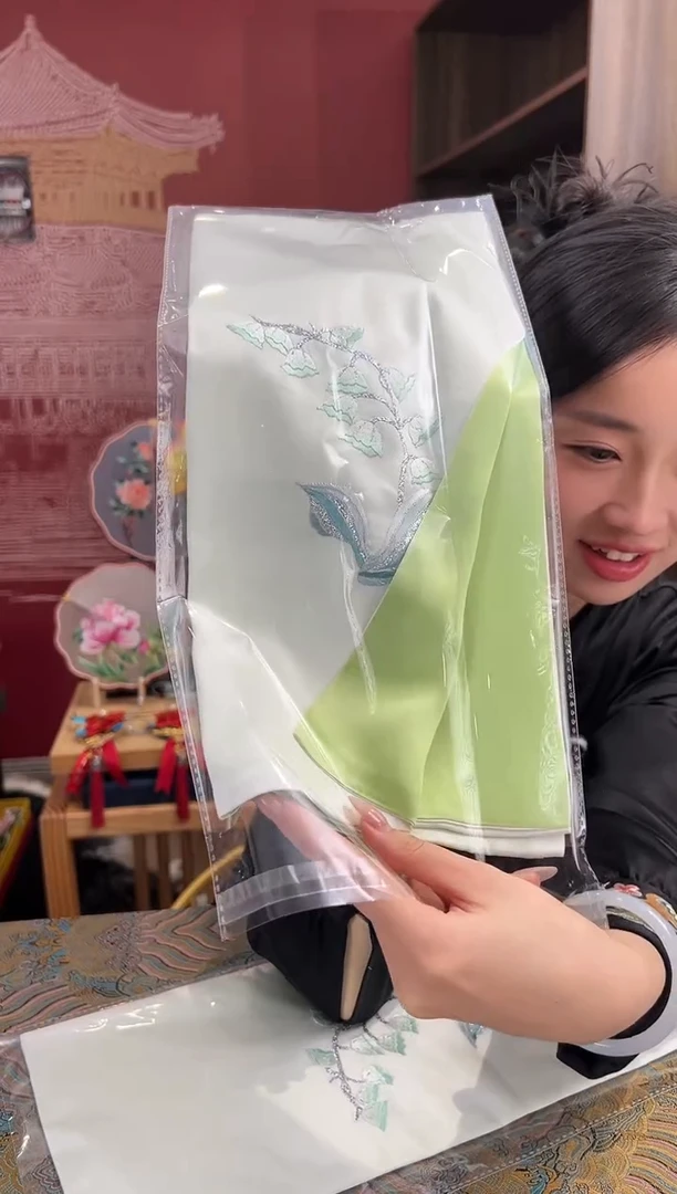 【闪购商品】刺绣苏绣100桑蚕丝丝巾