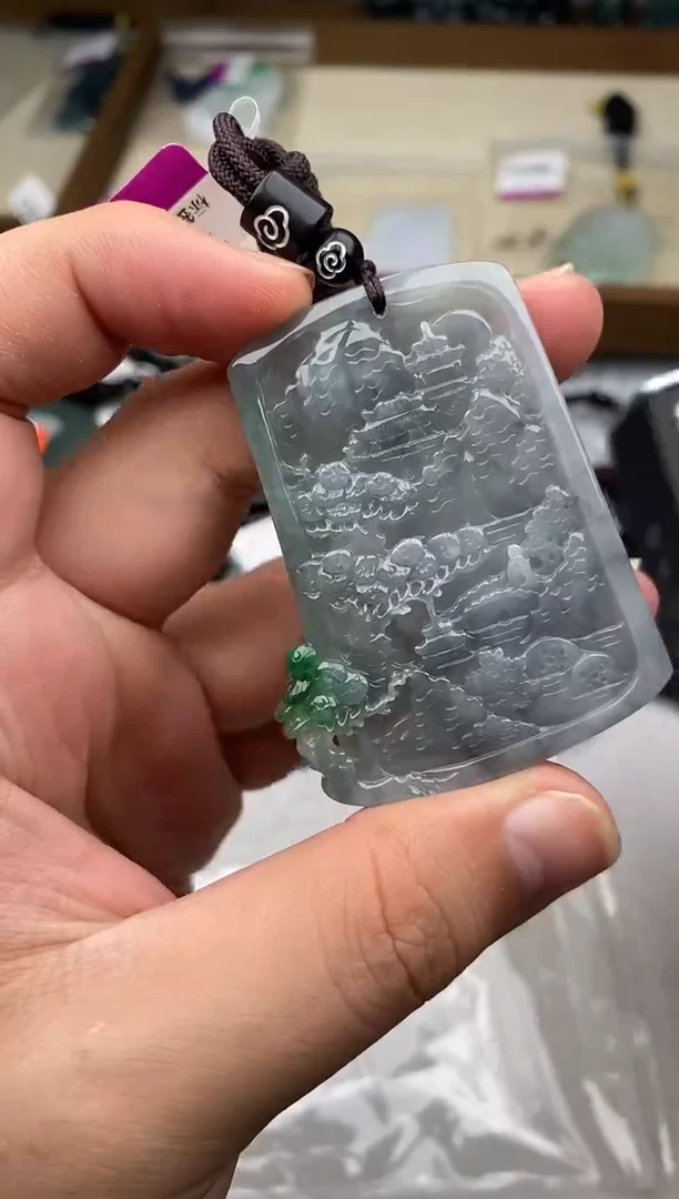 翡翠未镶嵌颈饰 多样性发其一