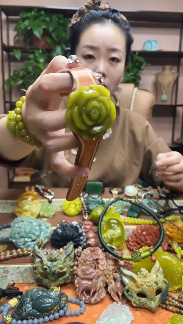 未镶嵌岫玉吊坠·1瑕疵