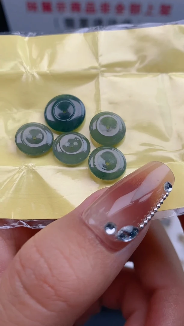 翡翠裸石天然翡翠蛋面47