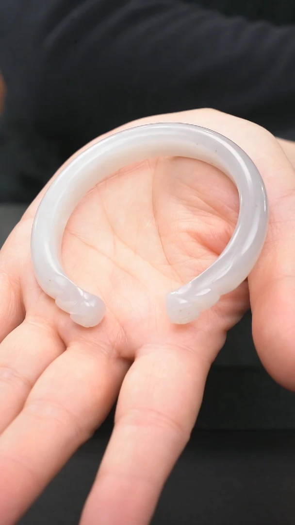 【闪购商品】和田玉手镯未镶嵌56