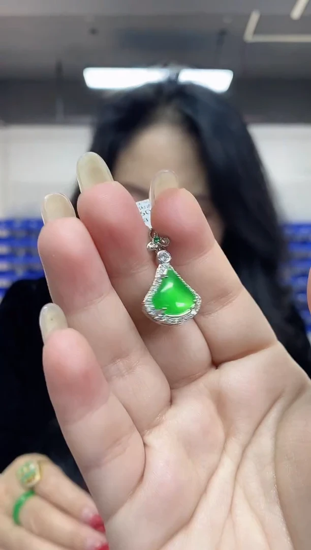 【闪购商品】翡翠吊坠(不含链)未镶嵌多样性发其一颜色微差