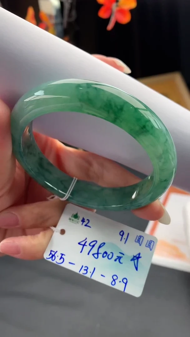未镶嵌手镯翡翠自带#送人#，联系客服核对地址~