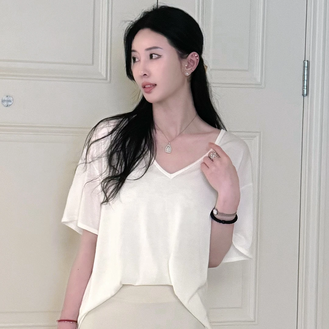 菠萝宝宝yuna【乔亚】2025夏季新款醋酸宽松凉爽V领中袖T恤上衣YE24