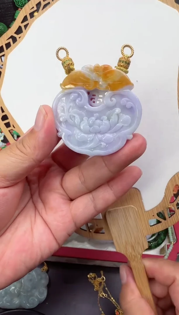 颈饰未镶嵌翡翠吊坠