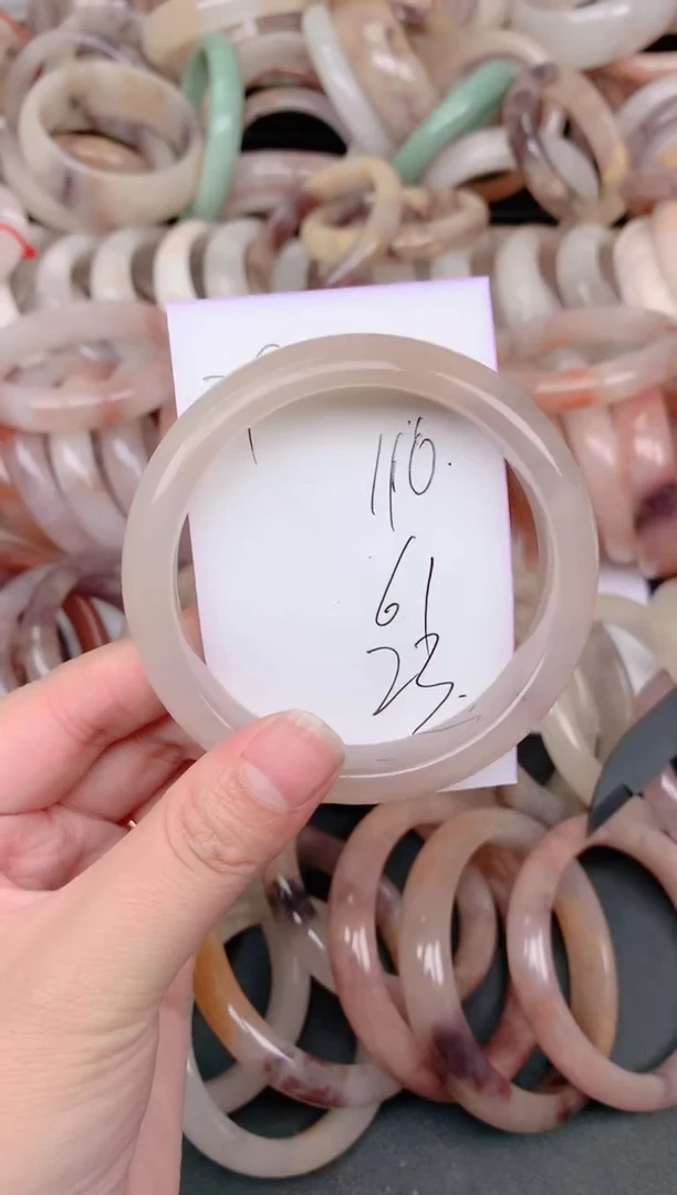 未镶嵌手镯石英质玉110