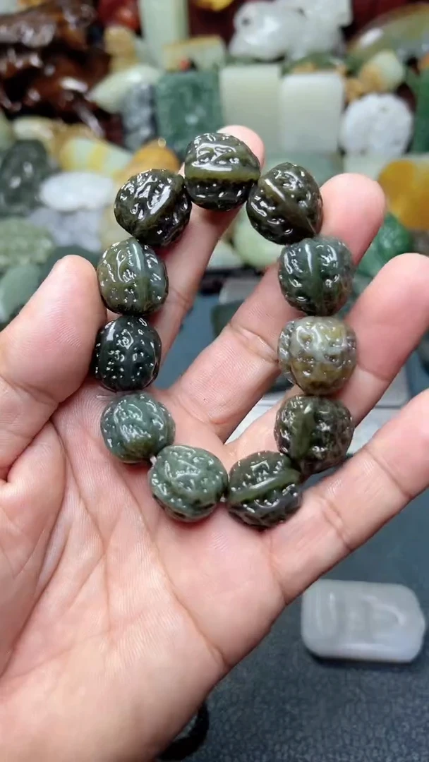 和田玉未镶嵌把件-