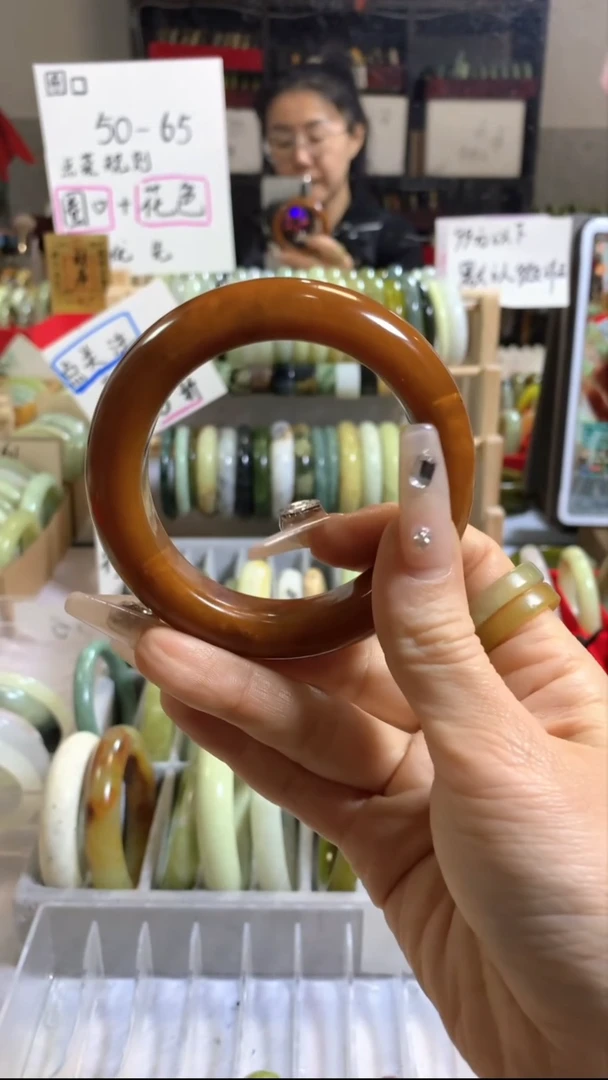 未镶嵌岫玉手镯7