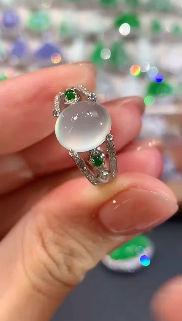 18K金镶嵌戒指翡翠a118