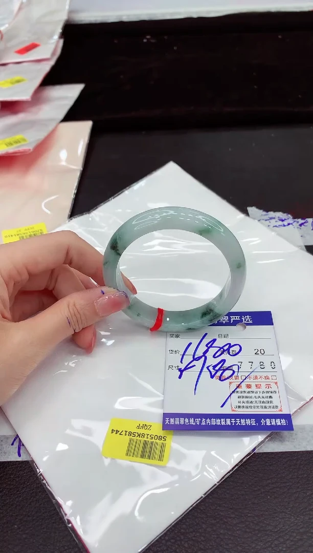 翡翠手镯未镶嵌1111111111111111