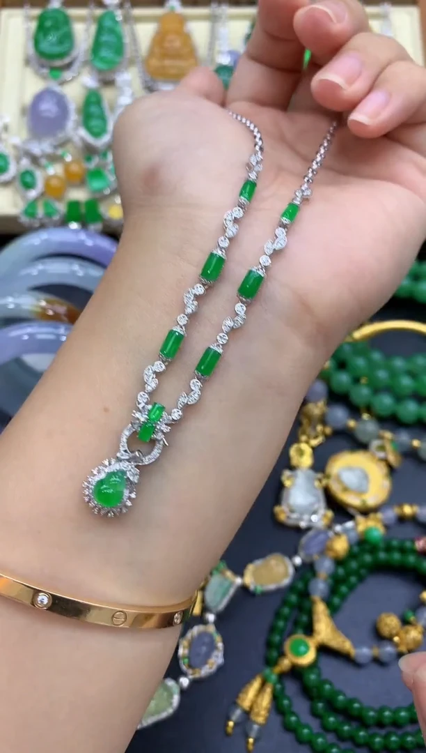 颈饰18K金镶嵌翡翠648-中国好珍宝