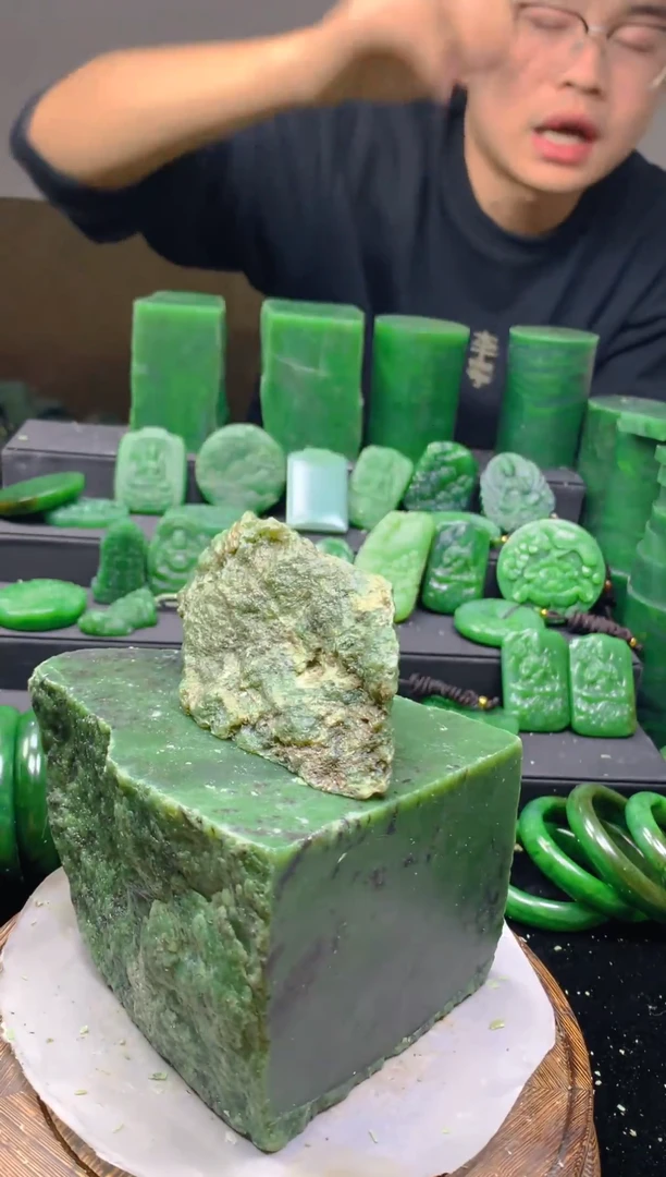 未镶嵌和田玉（碧玉）珠宝半成品1