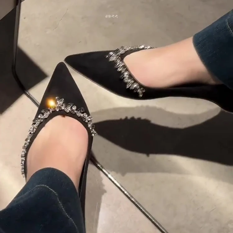 2025年水钻单鞋绒面平底鞋尖头浅口内增高性感软皮黑色红底单鞋女