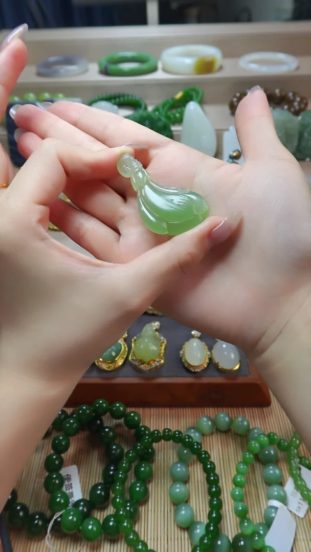 和田玉未镶嵌吊坠(不含链)青海翠青