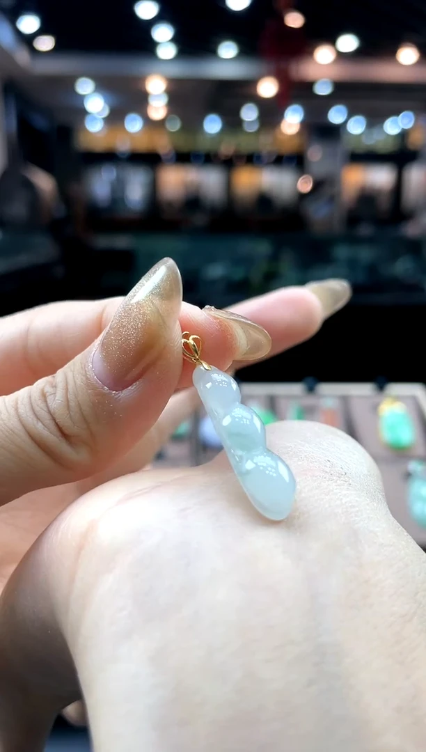 【闪购商品】翡翠颈饰18K金镶嵌福豆