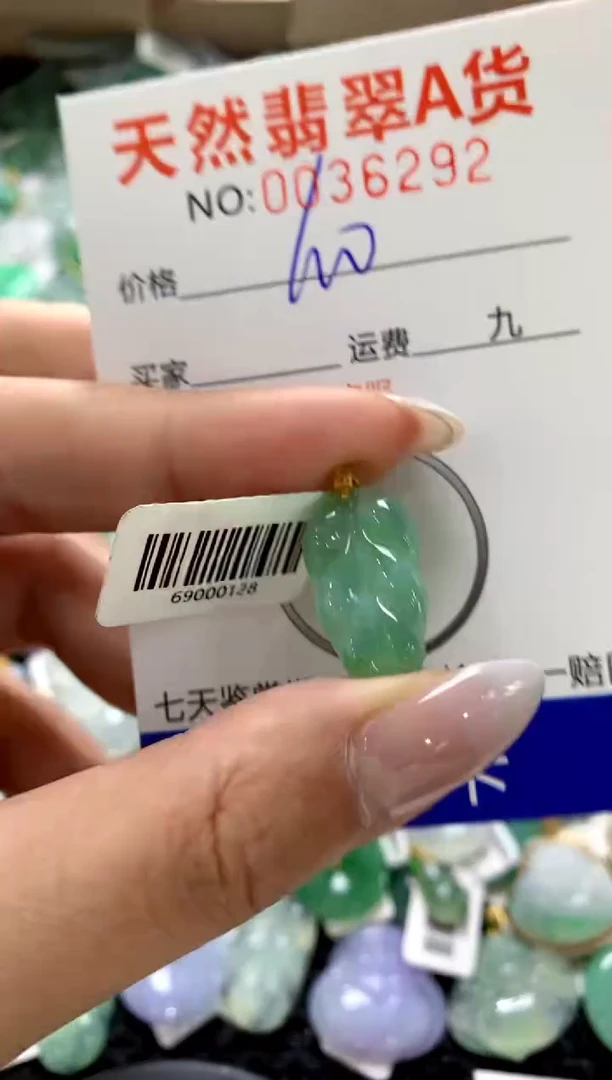 颈饰18K金镶嵌翡翠1111111111111111