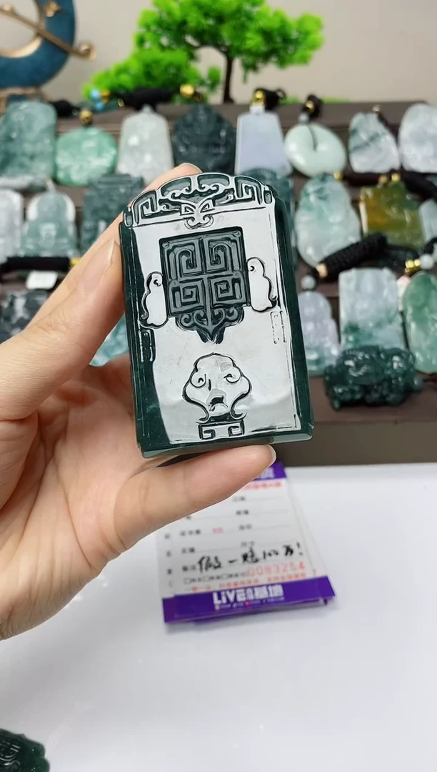 翡翠未镶嵌颈饰